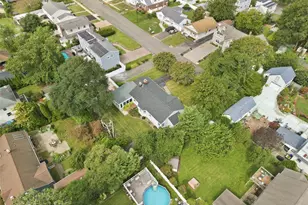 2 Baltic Pl, Amityville, NY 11701 - Photo 33