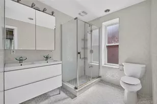 45-23 Utopia Pkwy, Flushing, NY 11358 - Photo 15
