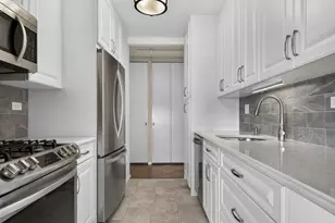 271-10 Grand Central Pkwy, Floral Park, NY 11005 - Photo 9
