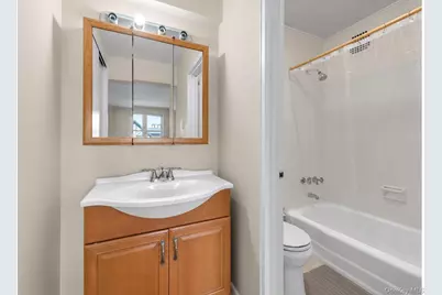 241-20 Northern Blvd #6K, Douglaston, NY 11362 - Photo 9
