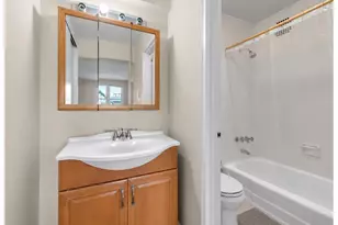 241-20 Northern Blvd, Douglaston, NY 11362 - Photo 9