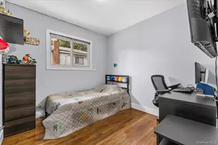 187 Catherine St, Westbury, NY 11590 - Photo 21