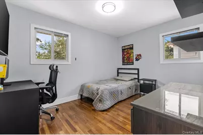 187 Catherine Street, Westbury, NY 11590 - Photo 23