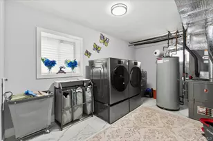 187 Catherine St, Westbury, NY 11590 - Photo 33