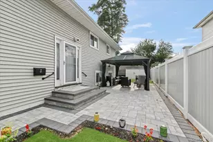 187 Catherine St, Westbury, NY 11590 - Photo 35