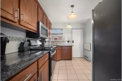 111 Woodside Avenue, Freeport, NY 11520 - Photo 17
