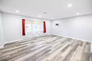 250A Newcastle Ct, Ridge, NY 11961 - Photo 5