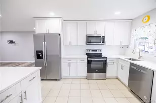 250A Newcastle Ct, Ridge, NY 11961 - Photo 11