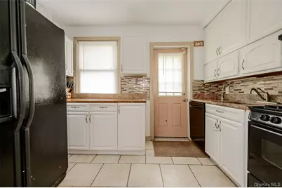 596 Irving Street, Westbury, NY 11590 - Photo 15
