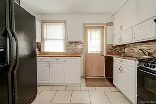 596 Irving St, Westbury, NY 11590 - Photo 15