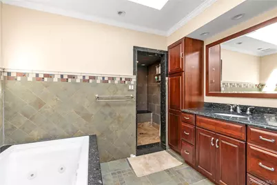 7643 265th Street, New Hyde Park, NY 11040 - Photo 17