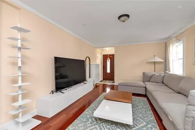 7643 265th Street, New Hyde Park, NY 11040 - Photo 5