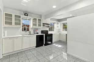 41 Oak Dr, New Hyde Park, NY 11040 - Photo 13