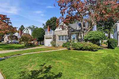 41 Oak Drive, New Hyde Park, NY 11040 - Photo 3