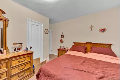 569 Greenway E, West Hempstead, NY 11552 - Photo 13