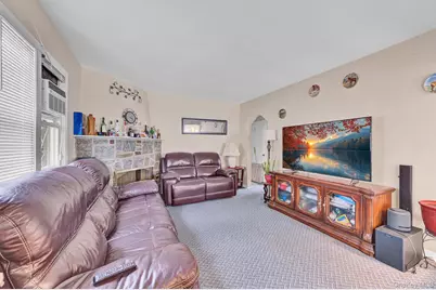 569 Greenway E, West Hempstead, NY 11552 - Photo 5