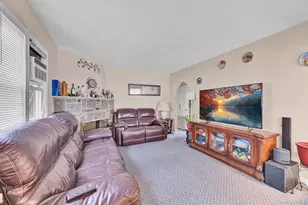 569 Greenway E, West Hempstead, NY 11552 - Photo 5