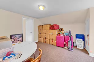 569 Greenway E, West Hempstead, NY 11552 - Photo 17
