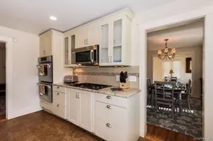 572 Montauk Hwy, Westhampton Beach, NY 11978 - Photo 7