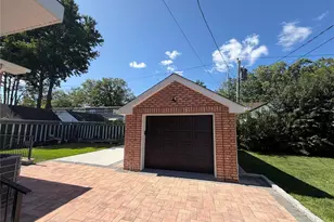 1519 New Hyde Park Dr, New Hyde Park, NY 11040 - Photo 3