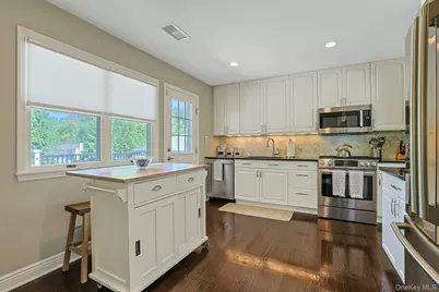 9 Stonegate Road, Valhalla, NY 10595 - Photo 19