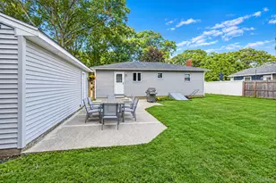 33 Pine Cone St, Middle Island, NY 11953 - Photo 7