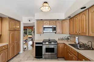 174 Anchor Ln, Bay Shore, NY 11706 - Photo 15