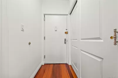 30-85 Vernon Boulevard #6E, Astoria, NY 11102 - Photo 17