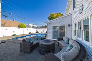 27 Welcome Ln, Wantagh, NY 11793 - Photo 19