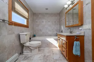 27 Welcome Ln, Wantagh, NY 11793 - Photo 13