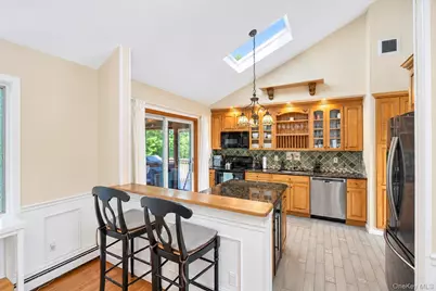 137 Ridgewood Avenue, Farmingville, NY 11738 - Photo 5