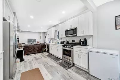 110 N Park Avenue, Bay Shore, NY 11706 - Photo 13