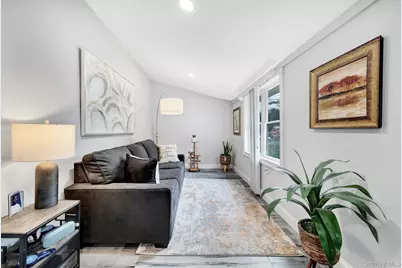 110 N Park Avenue, Bay Shore, NY 11706 - Photo 3