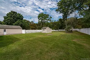 63 Barretts Ave, Holtsville, NY 11742 - Photo 5