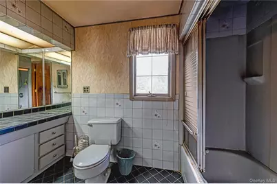 63 Barretts Avenue, Holtsville, NY 11742 - Photo 17
