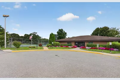176 Melanie Way, Commack, NY 11725 - Photo 37