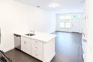 1046 New York Ave, Huntington Station, NY 11746 - Photo 5