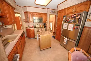 233 Cleveland St, Franklin Square, NY 11010 - Photo 5