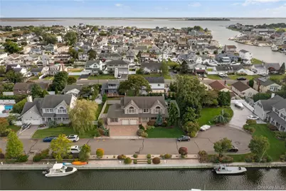 24 South Plaza, Amityville, NY 11701 - Photo 27