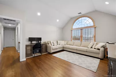 24 South Plaza, Amityville, NY 11701 - Photo 23