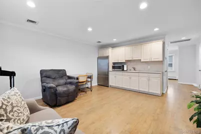 24 South Plaza, Amityville, NY 11701 - Photo 11