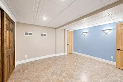 525 Secatogue Avenue, Farmingdale, NY 11735 - Photo 23