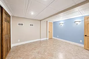 525 Secatogue Ave, Farmingdale, NY 11735 - Photo 23