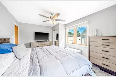 525 Secatogue Avenue, Farmingdale, NY 11735 - Photo 17