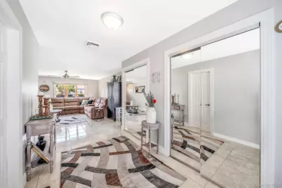525 Secatogue Avenue, Farmingdale, NY 11735 - Photo 15