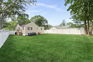 271 Adirondack Dr, Selden, NY 11784 - Photo 11