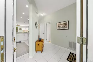 203 Windward Ct N, Port Jefferson, NY 11777 - Photo 5