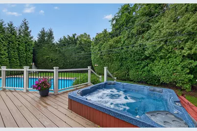 33 Phipps Lane, Plainview, NY 11803 - Photo 41