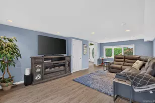 33 Phipps Ln, Plainview, NY 11803 - Photo 35