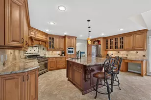 33 Phipps Ln, Plainview, NY 11803 - Photo 17